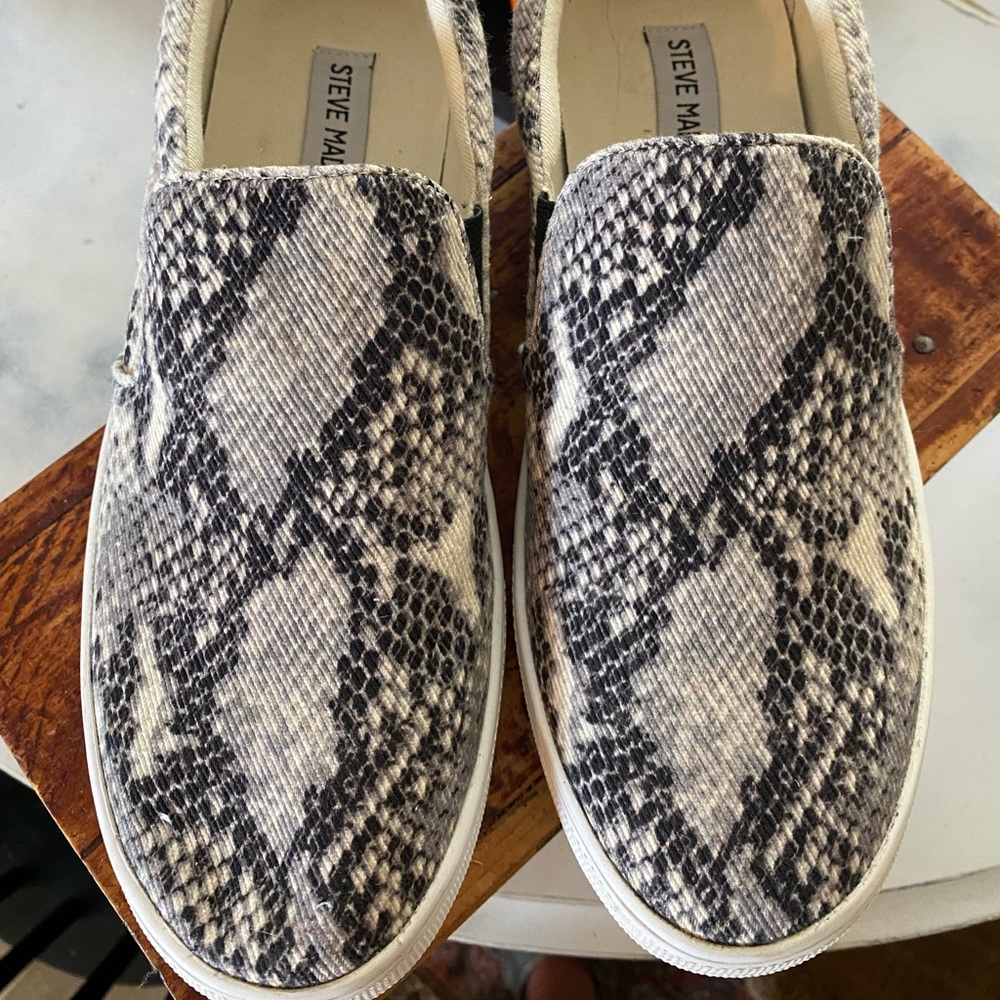 Steve Madden Snake Print Sneaker Size 8.5 - Picture 3 of 4